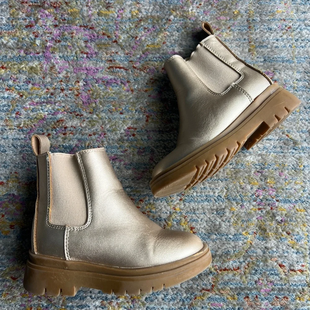 Metallic Gold Girls Chelsea Boots Size 7‎